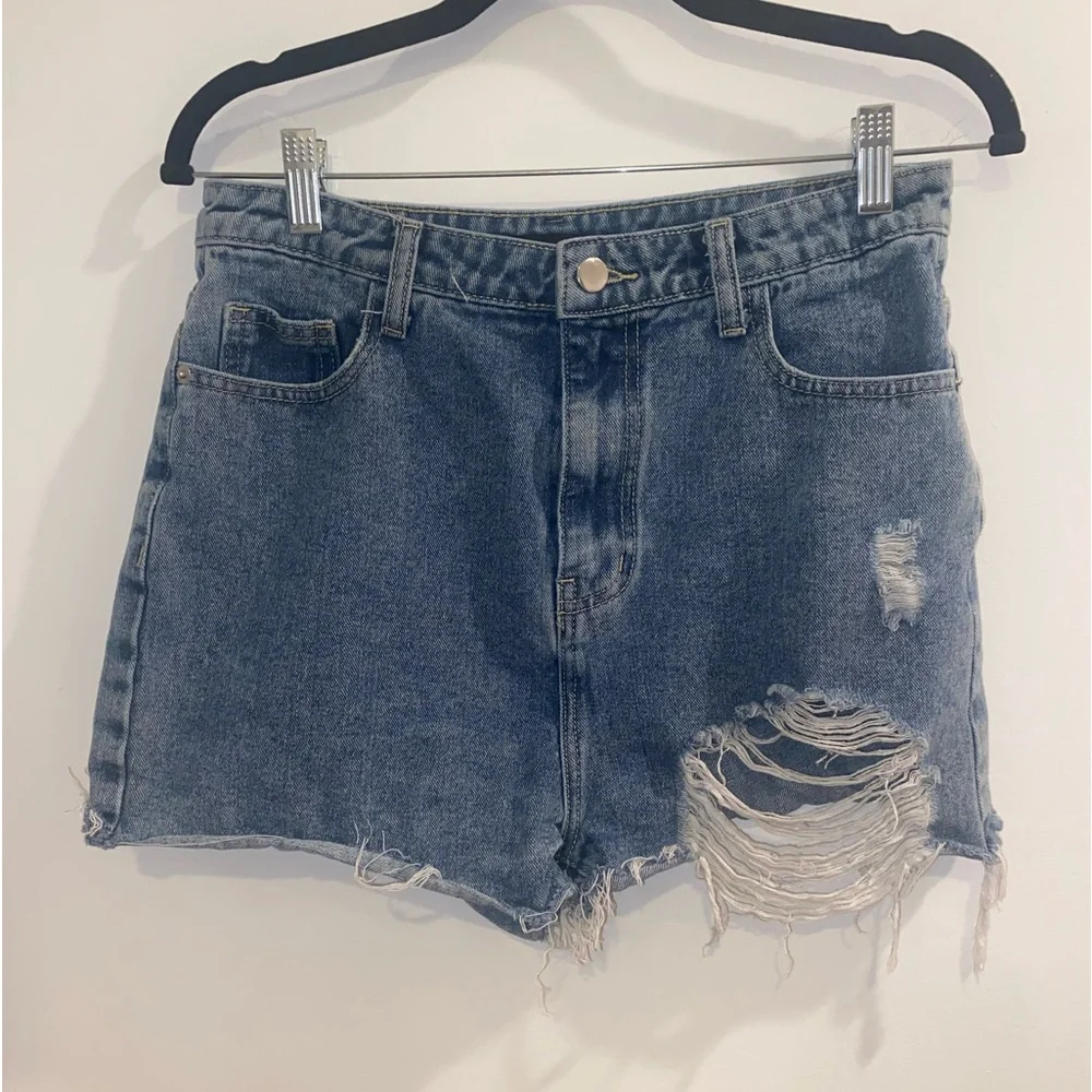 PrettyLittleThing Vintage Wash Ripped Denim Mom Shorts • Size 8